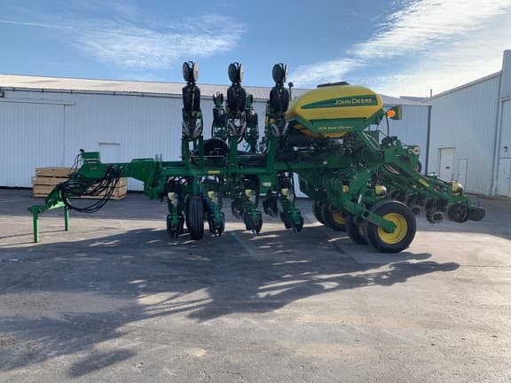 Image of John Deere 1790 equipment image 1