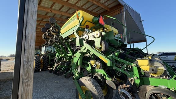 Image of John Deere 1790 equipment image 2