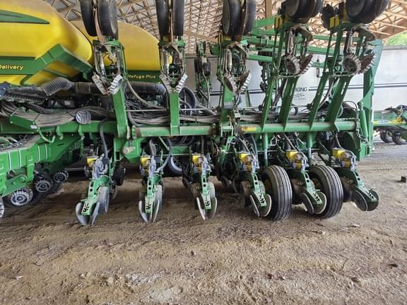 Image of John Deere 1790 equipment image 3