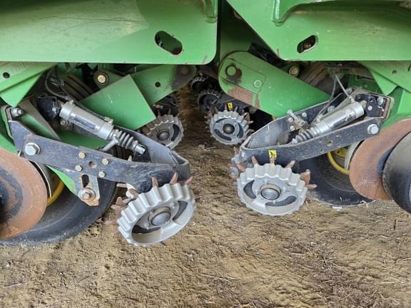 Image of John Deere 1790 equipment image 2