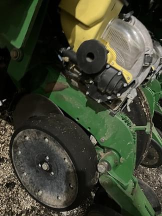 Image of John Deere 1790 equipment image 2