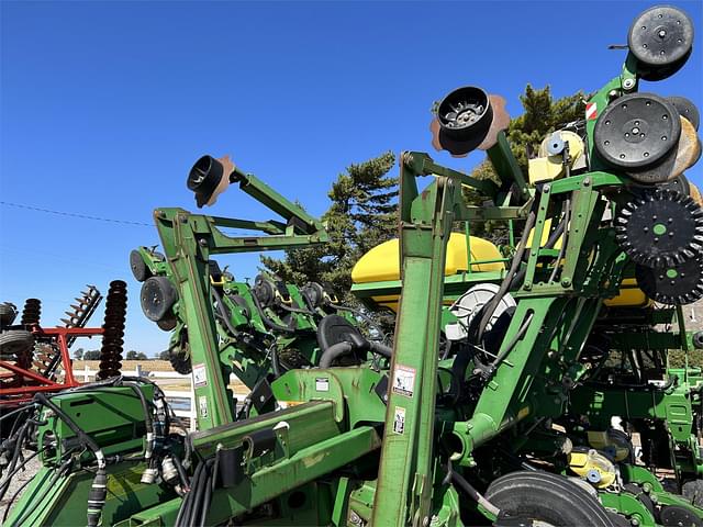 Image of John Deere 1790 equipment image 3