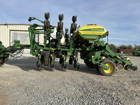 Image of John Deere 1790 equipment image 1