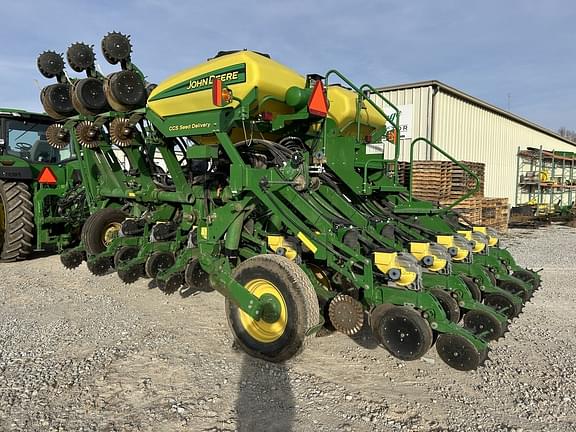 Image of John Deere 1790 equipment image 2