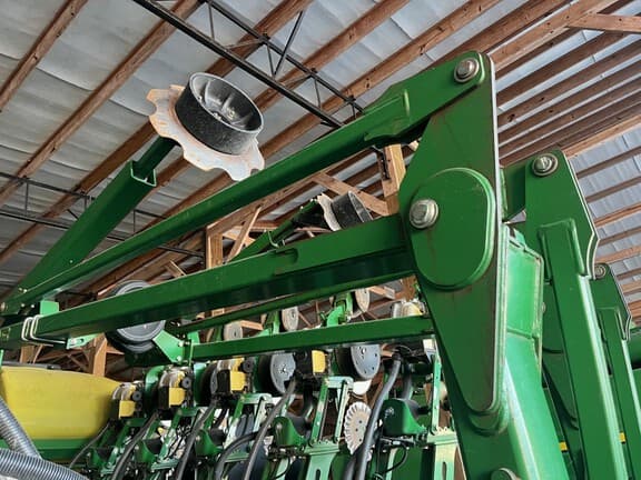 Image of John Deere 1790 equipment image 4