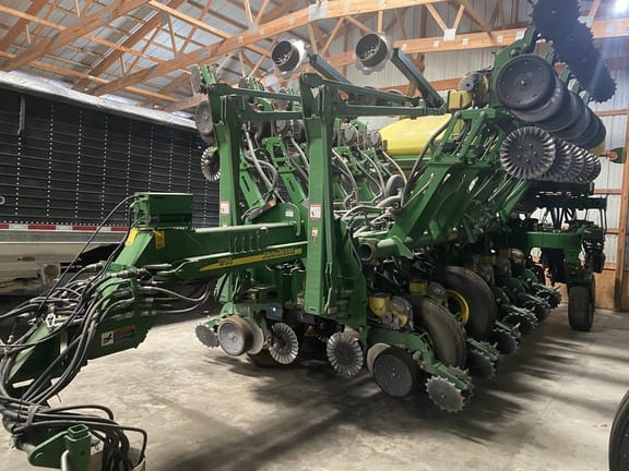 2011 John Deere 1790 Equipment Image0