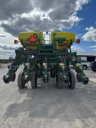 Image of John Deere 1790 equipment image 2