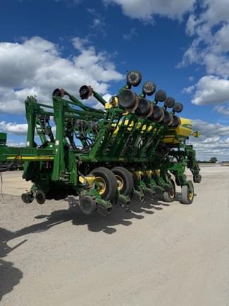 Image of John Deere 1790 equipment image 1