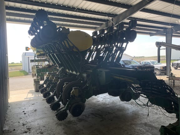 2011 John Deere 1790 Equipment Image0