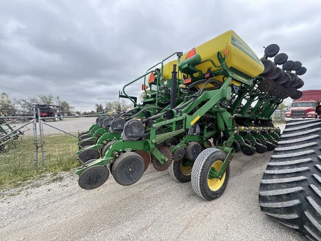 Image of John Deere 1790 equipment image 4