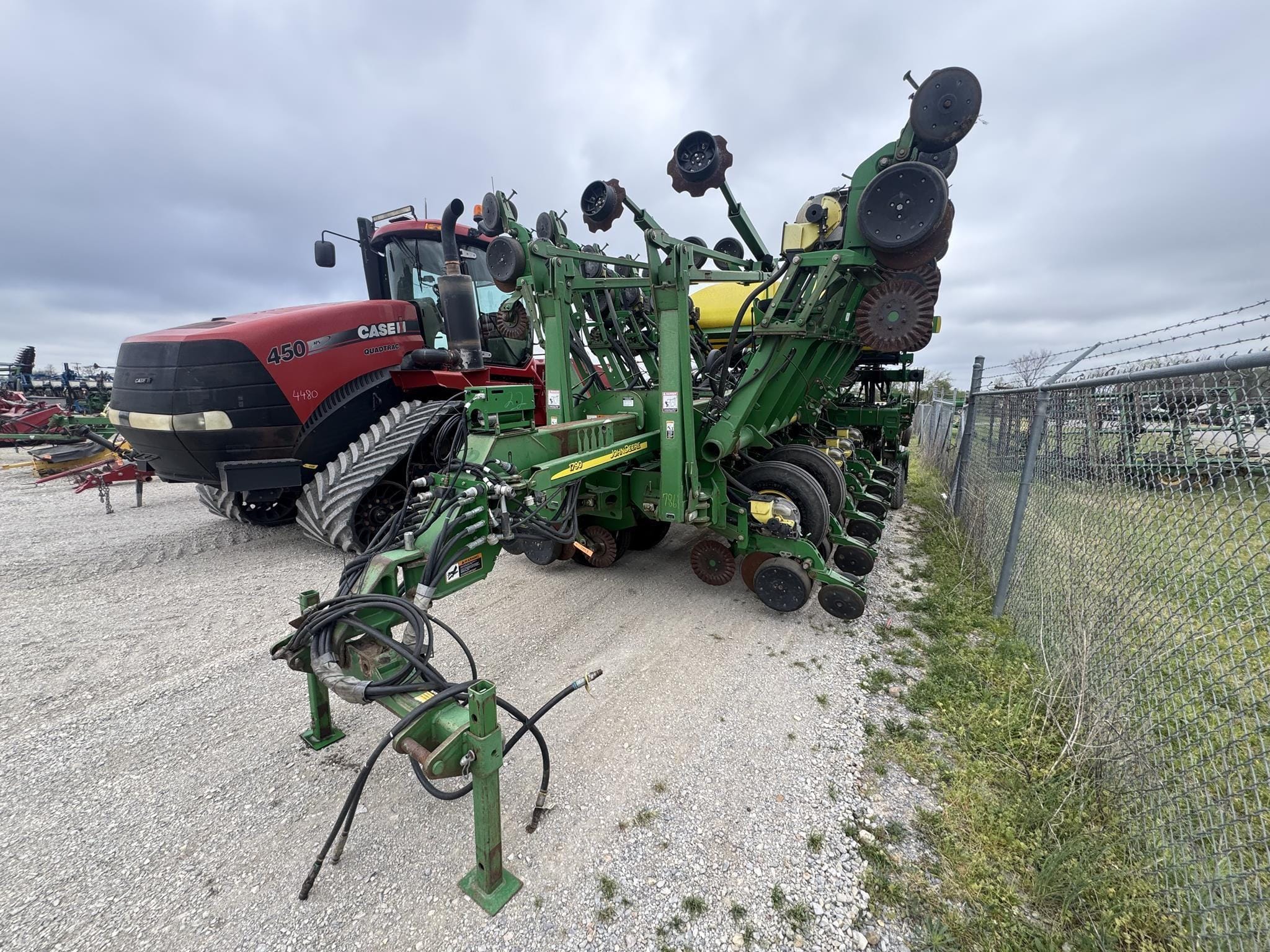 2011 John Deere 1790 Equipment Image0