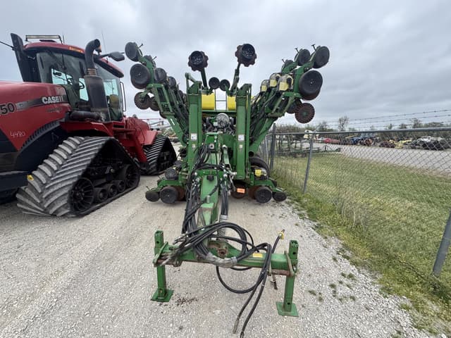 Image of John Deere 1790 equipment image 1