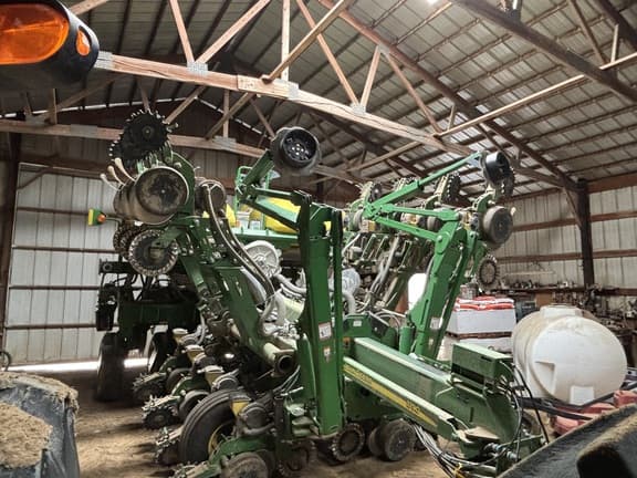 Image of John Deere 1790 equipment image 2