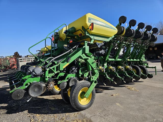 Image of John Deere 1790 equipment image 3