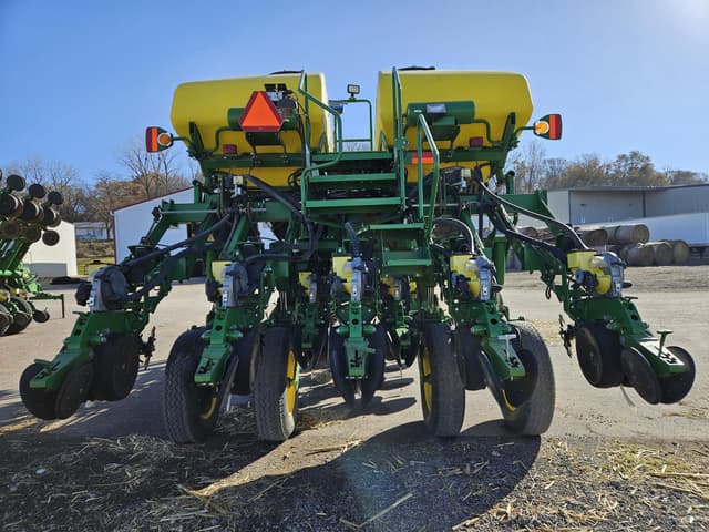 Image of John Deere 1790 equipment image 4