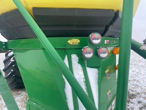 Image of John Deere 1835 equipment image 4