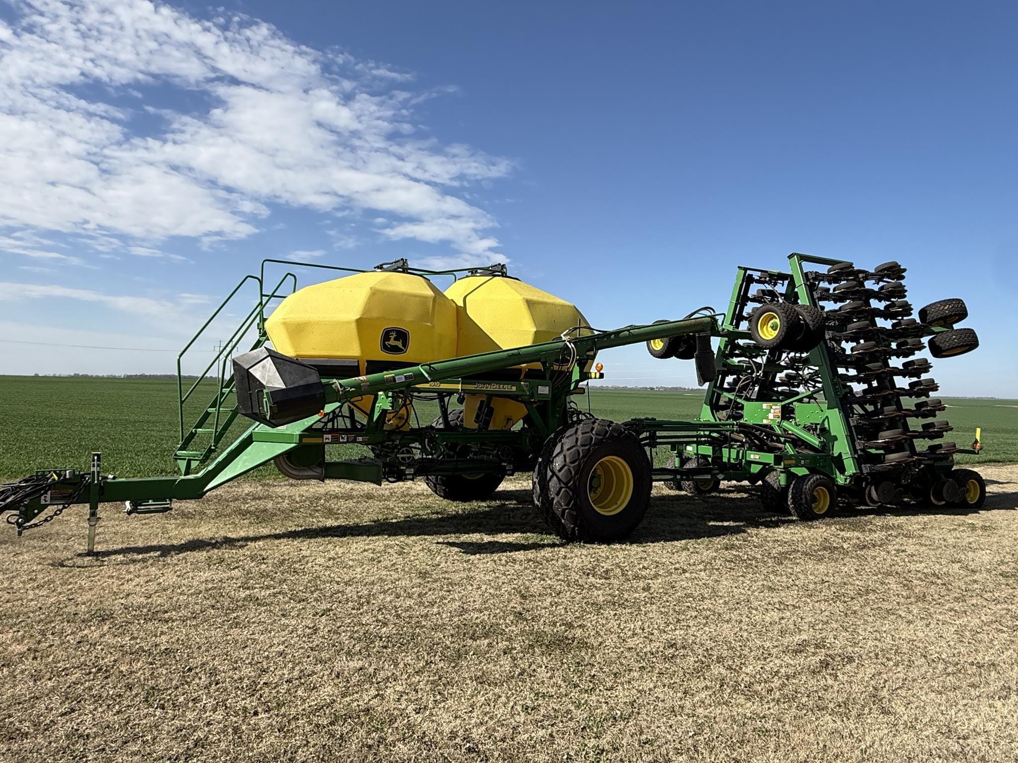 2011 John Deere 1890 Equipment Image0