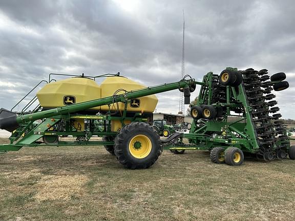 Image of John Deere 1890 equipment image 2