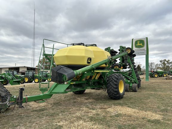 2011 John Deere 1890 Equipment Image0