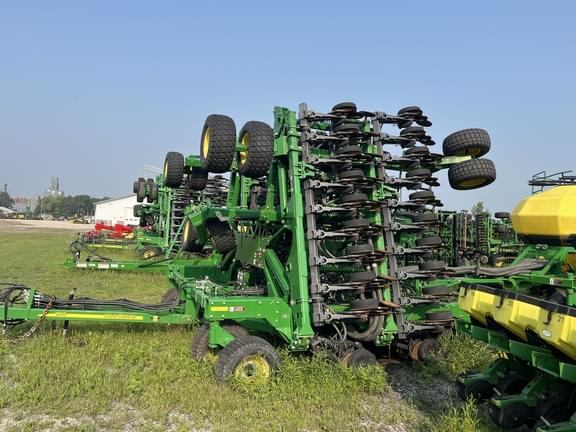 Image of John Deere 1890 equipment image 2