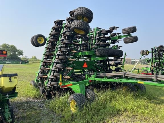 Image of John Deere 1890 equipment image 3