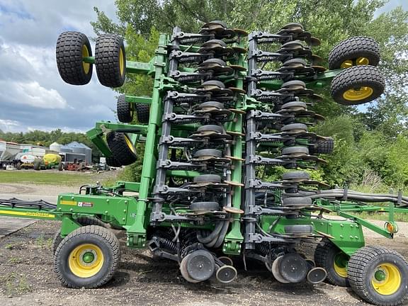 Image of John Deere 1890 equipment image 4