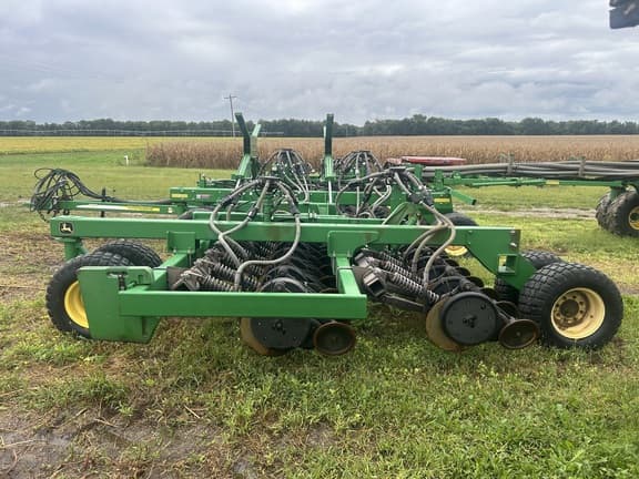 Image of John Deere 1890 equipment image 4