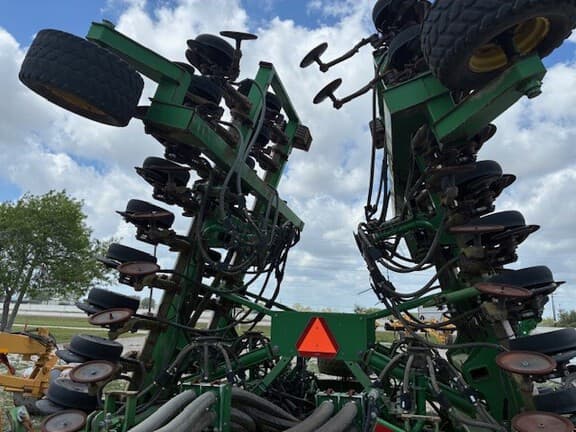 Image of John Deere 1890 equipment image 4