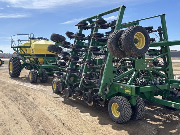 2011 John Deere 1895 Equipment Image0