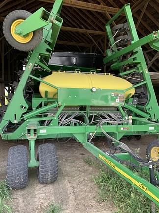 Image of John Deere 1990 Image 1