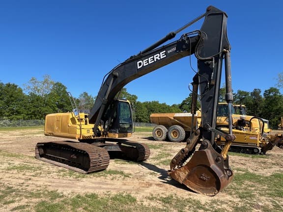 Image of John Deere 200D equipment image 1
