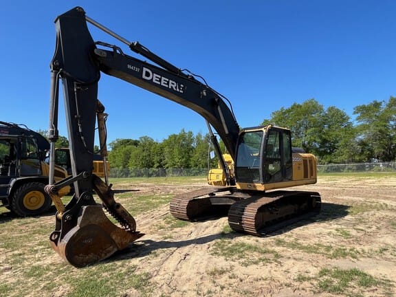 2011 John Deere 200D Equipment Image0