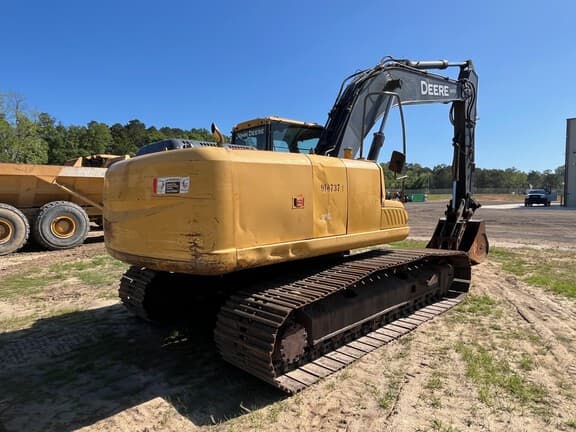 Image of John Deere 200D equipment image 2