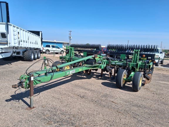 2011 John Deere 2100 Equipment Image0