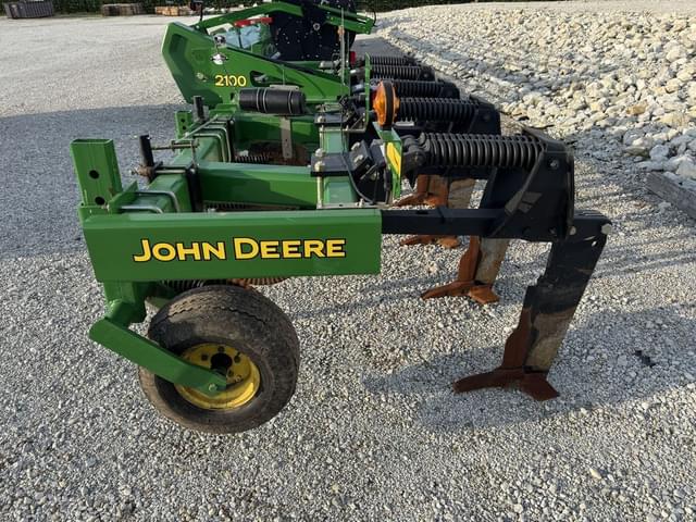 Image of John Deere 2100 equipment image 3