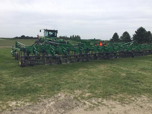 Image of John Deere 2210 equipment image 1
