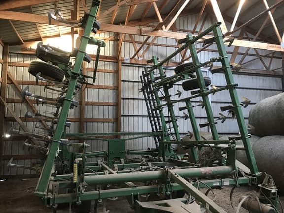 Image of John Deere 2210 equipment image 1