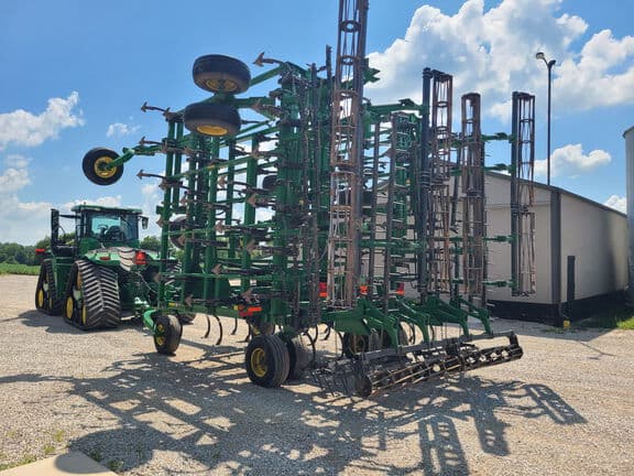Image of John Deere 2210 equipment image 2