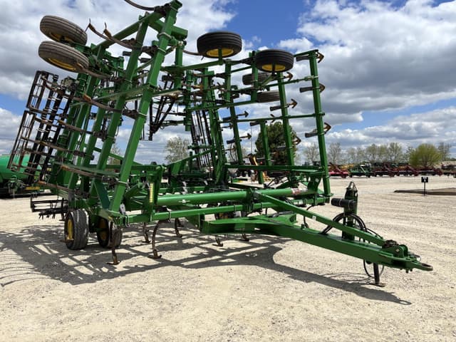 Image of John Deere 2210 equipment image 2