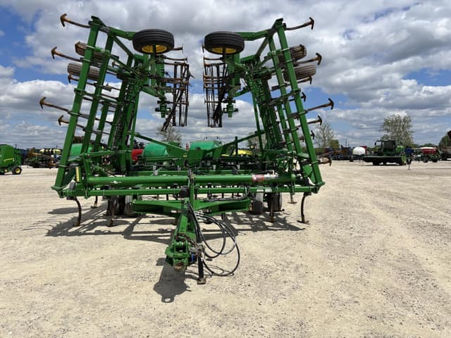 Image of John Deere 2210 equipment image 1