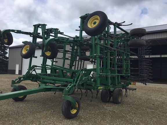 Image of John Deere 2210 equipment image 1