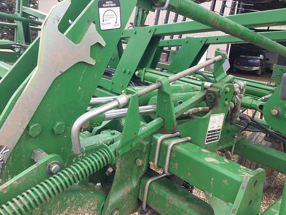 Image of John Deere 2210 equipment image 2