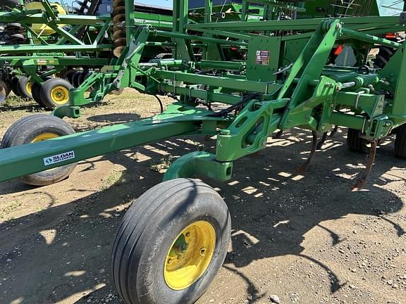 Image of John Deere 2210 equipment image 2