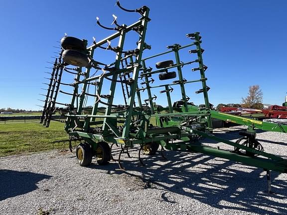 Image of John Deere 2210L equipment image 3