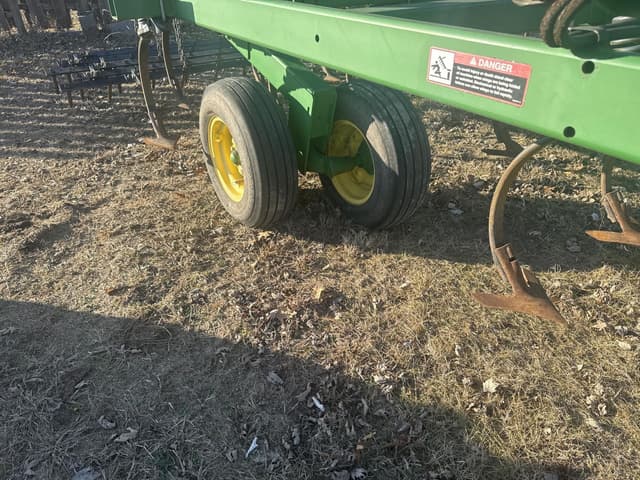 Image of John Deere 2210 equipment image 4