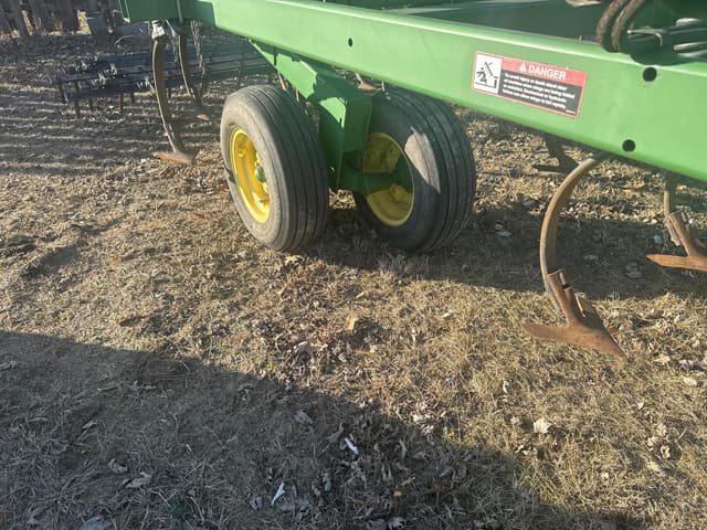 Image of John Deere 2210 equipment image 4