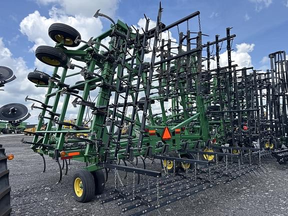 Image of John Deere 2210L equipment image 2