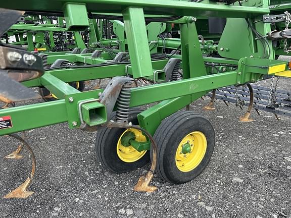 Image of John Deere 2210L equipment image 1