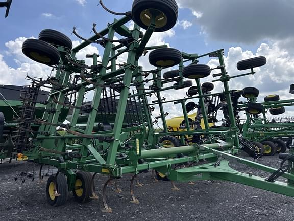 Image of John Deere 2210L Primary image