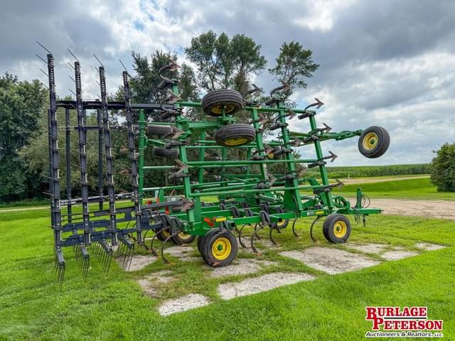 Image of John Deere 2210 equipment image 2